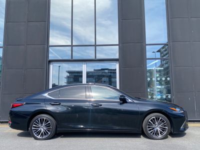 2023 Lexus ES 300h