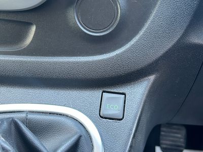 2021 Nissan NV300