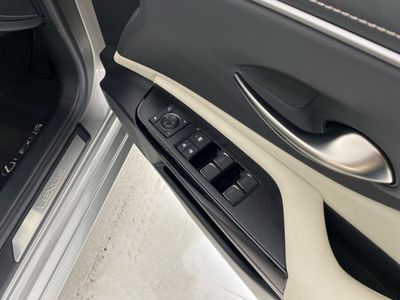 2025 Lexus ES 300h