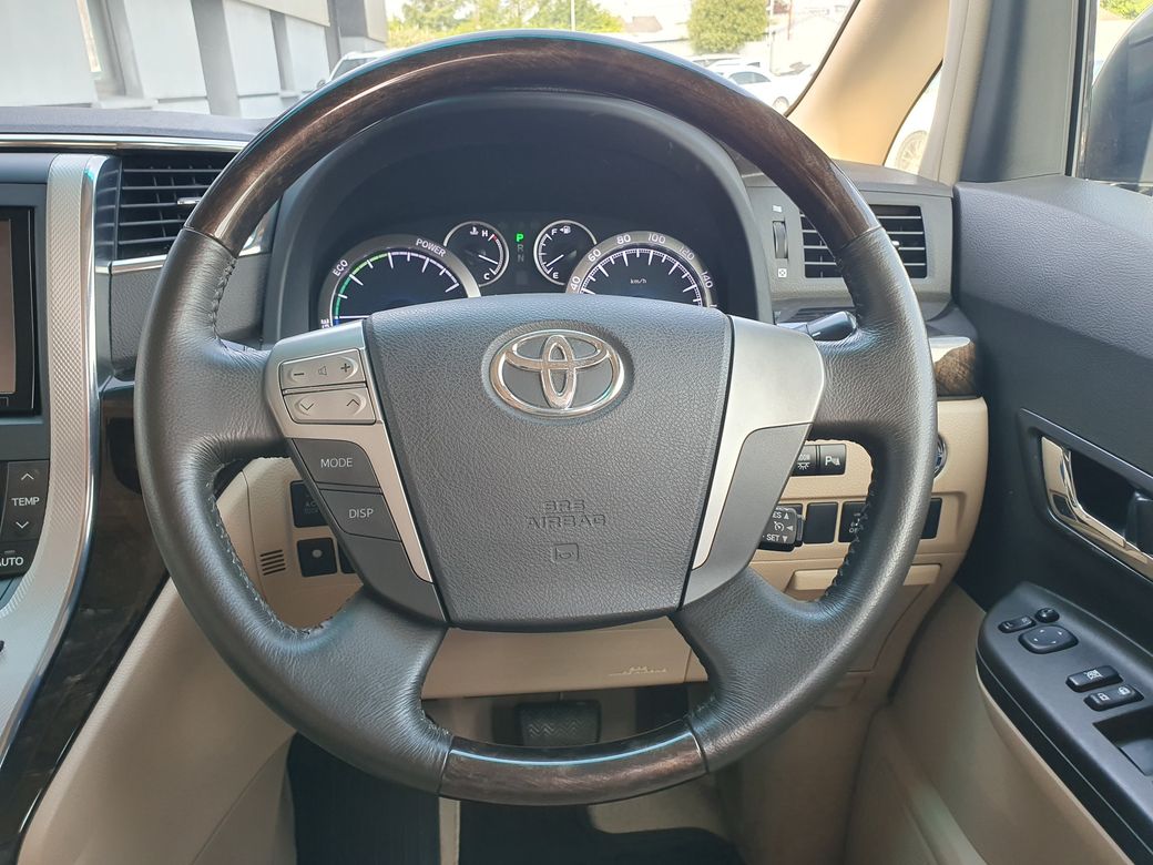 2013 Toyota Alphard